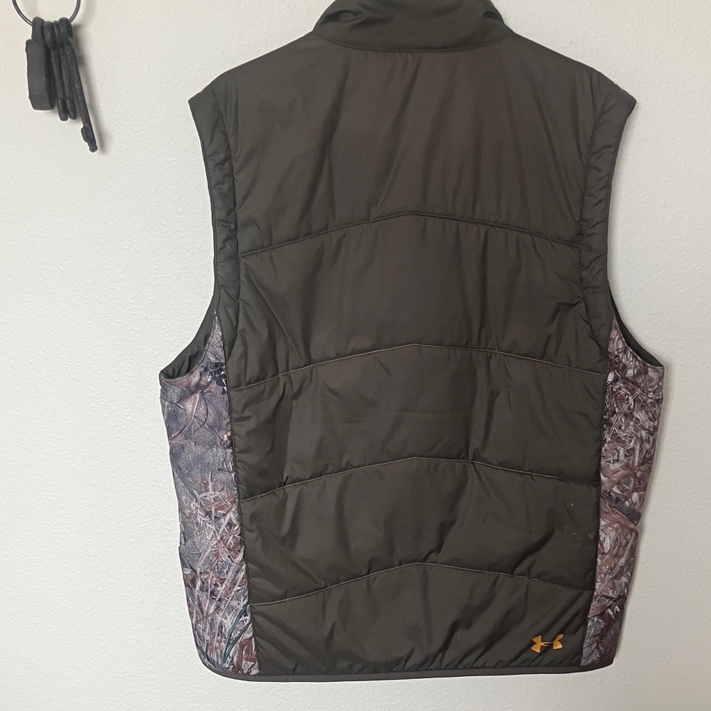 Men’s Under Armour Olive and Camo Vest - Picture 5 of 6